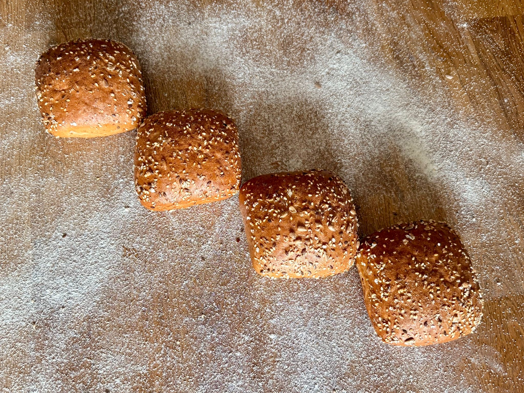 Kernige Dinkel Schaefchen Herde - vier Dinkelbrötchen – Bild 4