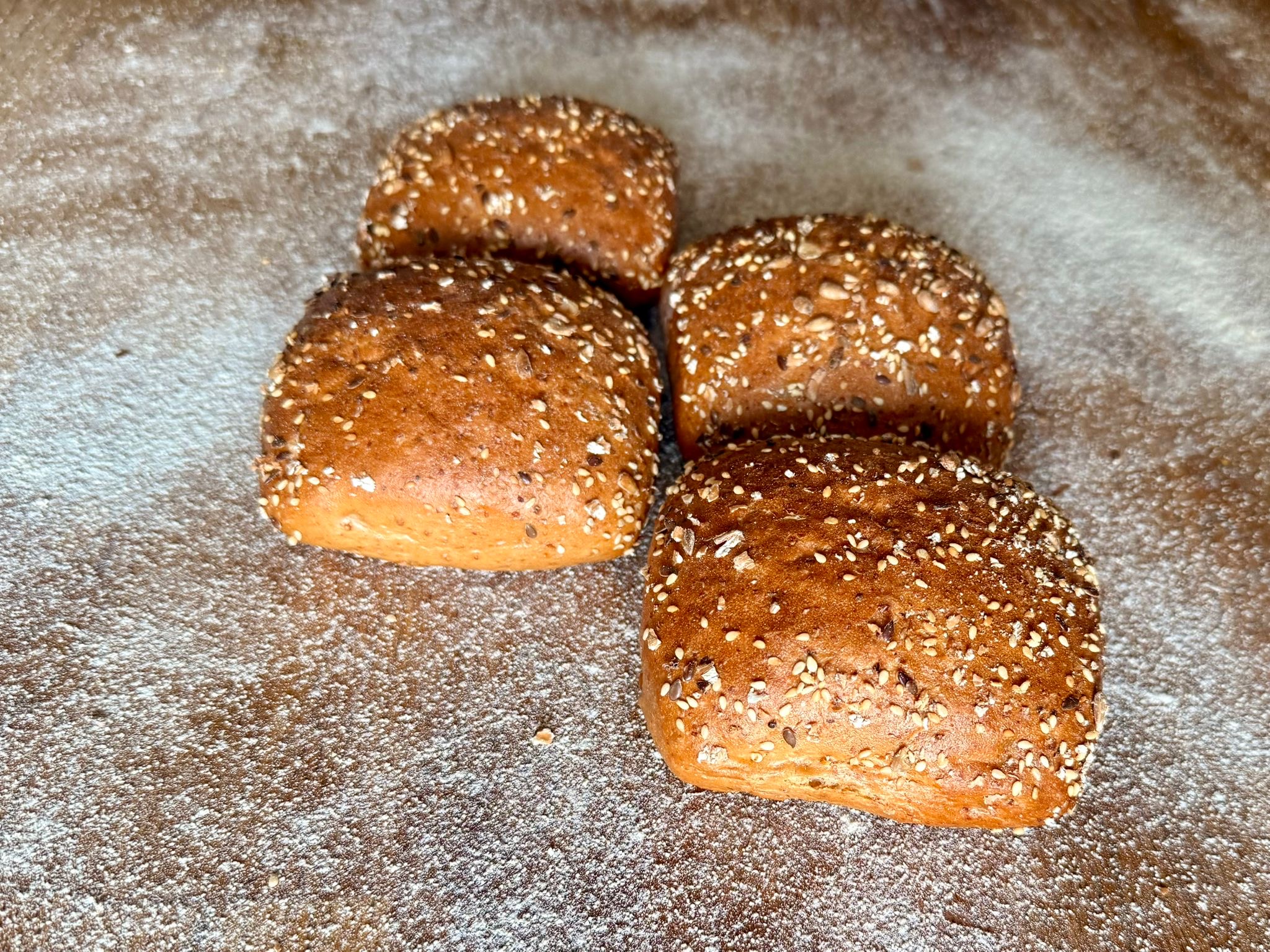 Kernige Dinkel Schaefchen Herde - vier Dinkelbrötchen – Bild 2